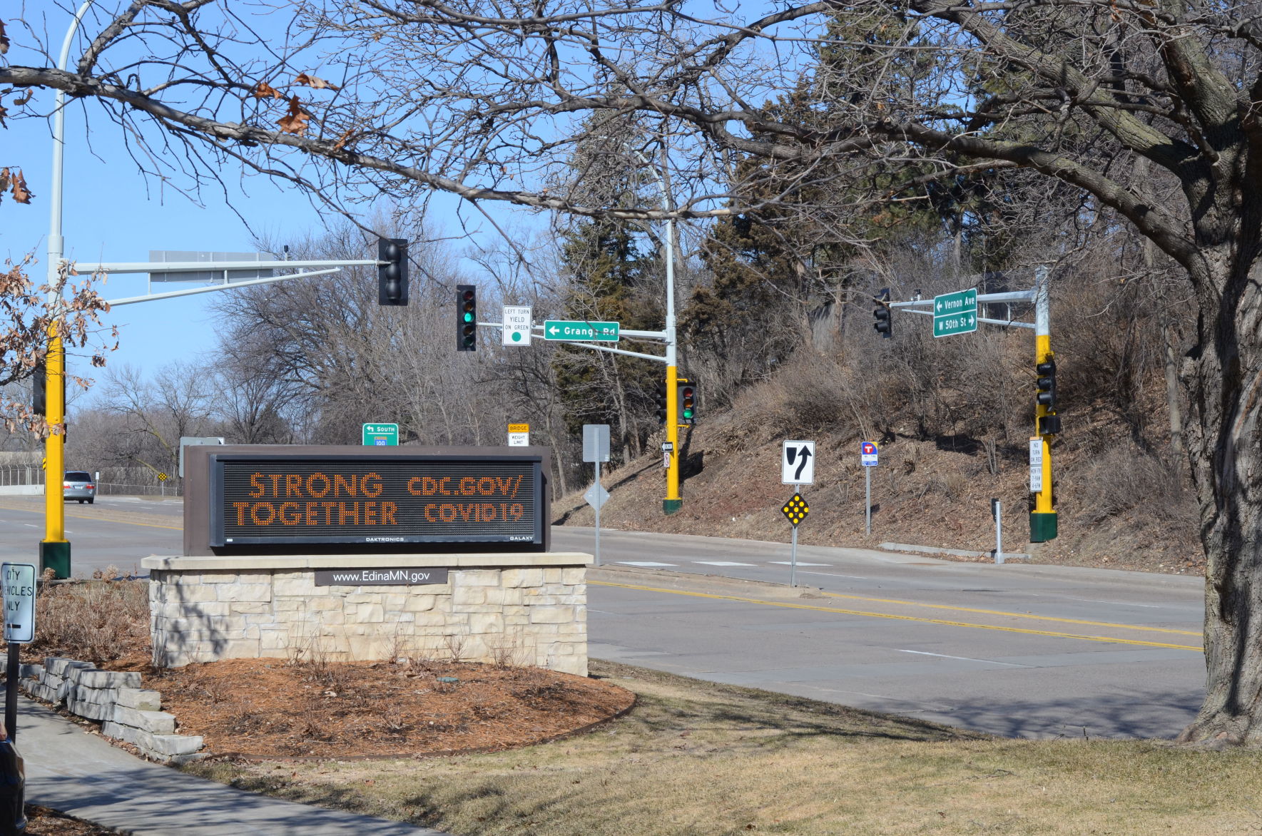 Strong Together, Edina, coronavirus